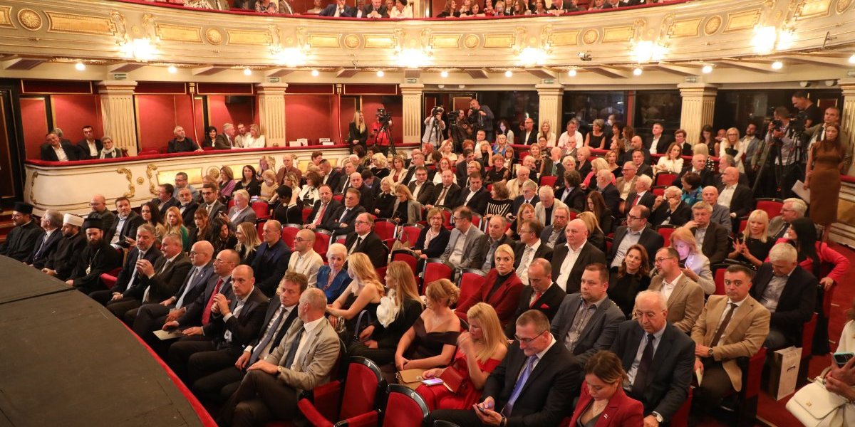 Nastavljamo da ulažemo u zdravstvo jer su nam životi najvažniji! Obeležen vek postojanja Univerzitetske dečje klinike Tiršova! (FOTO)