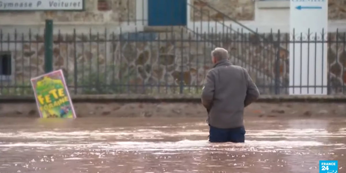 (VIDEO) Snažna oluja napravila haos u Francuskoj! Povređeno više ljudi!