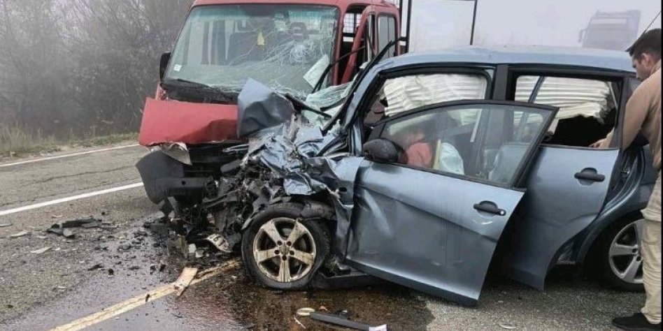 Automobili smrskani kao konzerve! Poznato stanje povređenih u udesu kod Čestobrodice (FOTO)