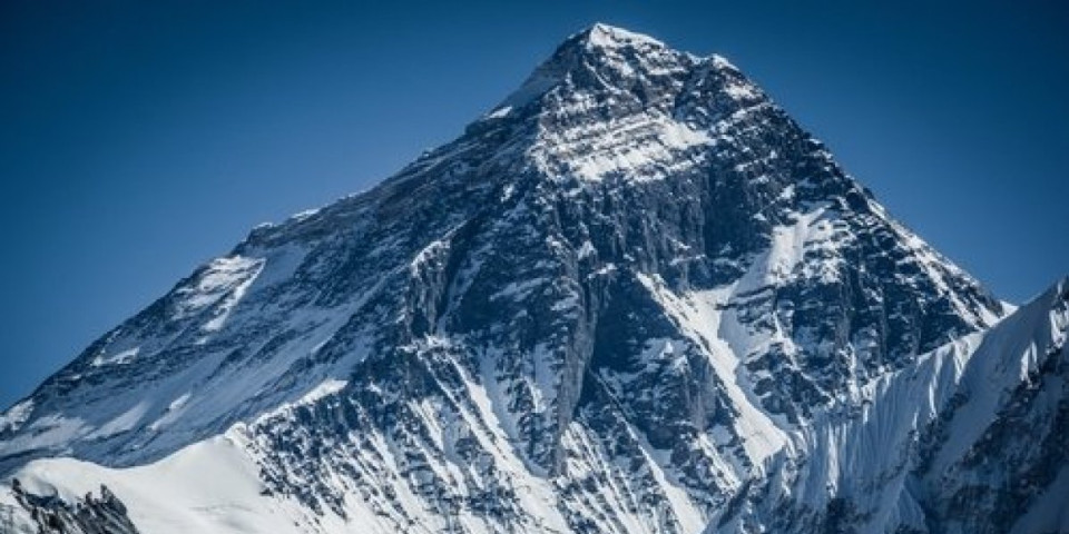 Nastradalo petoro planinara iz BiH na Elbrusu: Spasioci prenose tela kroz snežnu mećavu (FOTO/VIDEO)