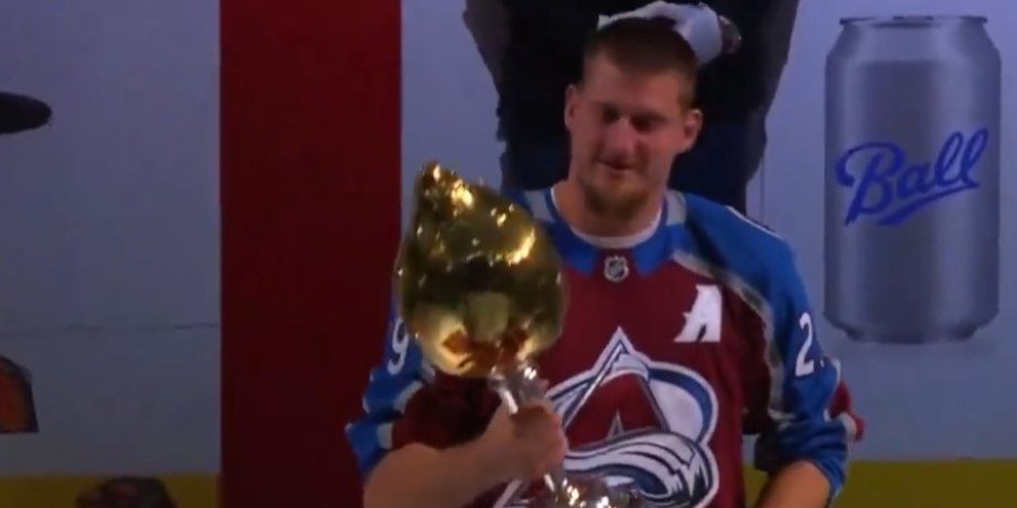 Jokić uzeo trofej i obukao dres drugog kluba! Razlog će vas oduševiti! (VIDEO)