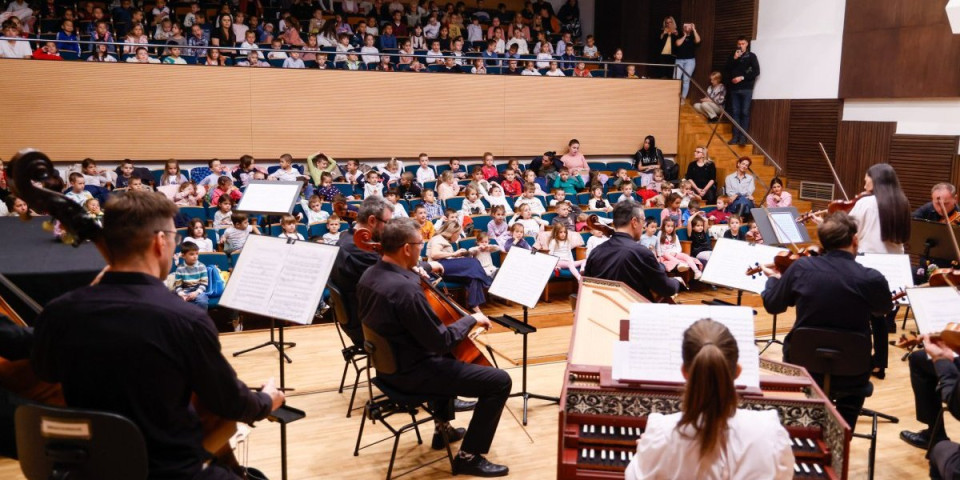 Urnebesan provod u Filharmoniji - "Godišnja doba" Vivaldija sa glumcem Vladimirom Aleksićem (FOTO)