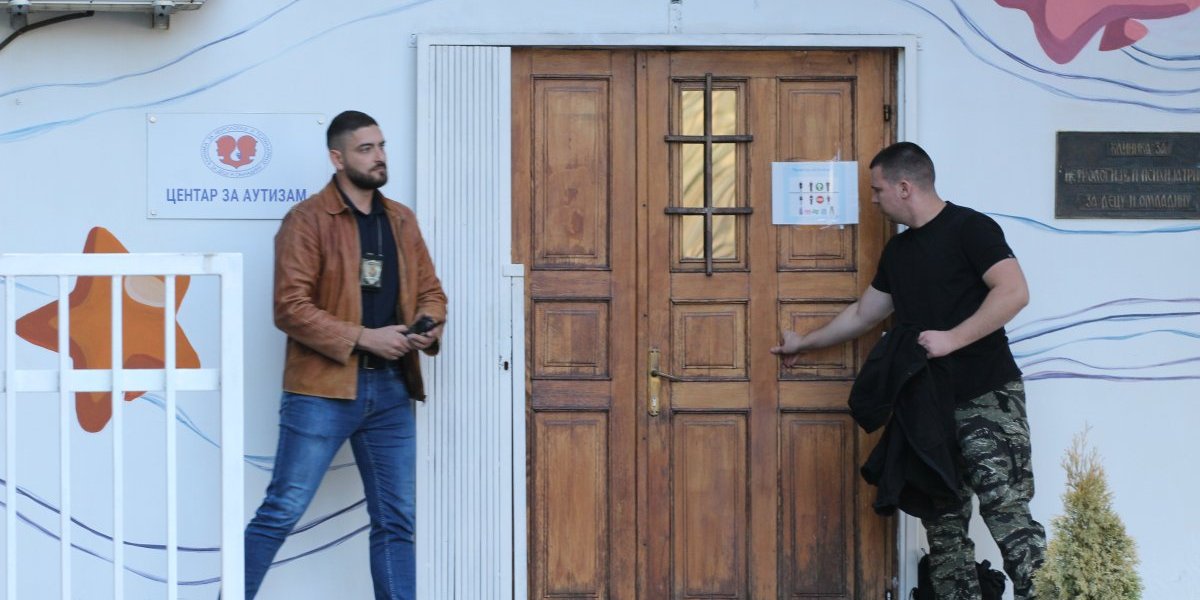 Izvođenje dečaka ubice iz Klinike  za neurologiju i psihijatriju za decu i omladinu