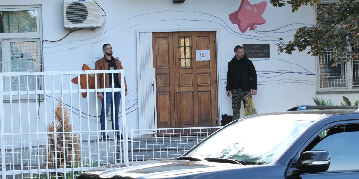 Izvođenje dečaka ubice iz Klinike  za neurologiju i psihijatriju za decu i omladinu