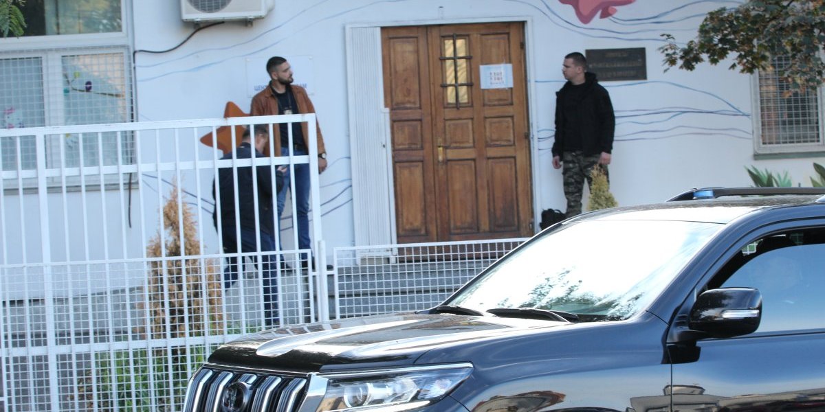 Izvođenje dečaka ubice iz Klinike  za neurologiju i psihijatriju za decu i omladinu