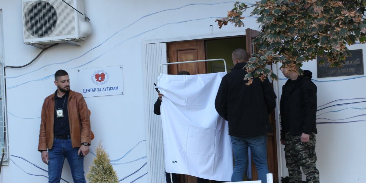 Izvođenje dečaka ubice iz Klinike  za neurologiju i psihijatriju za decu i omladinu