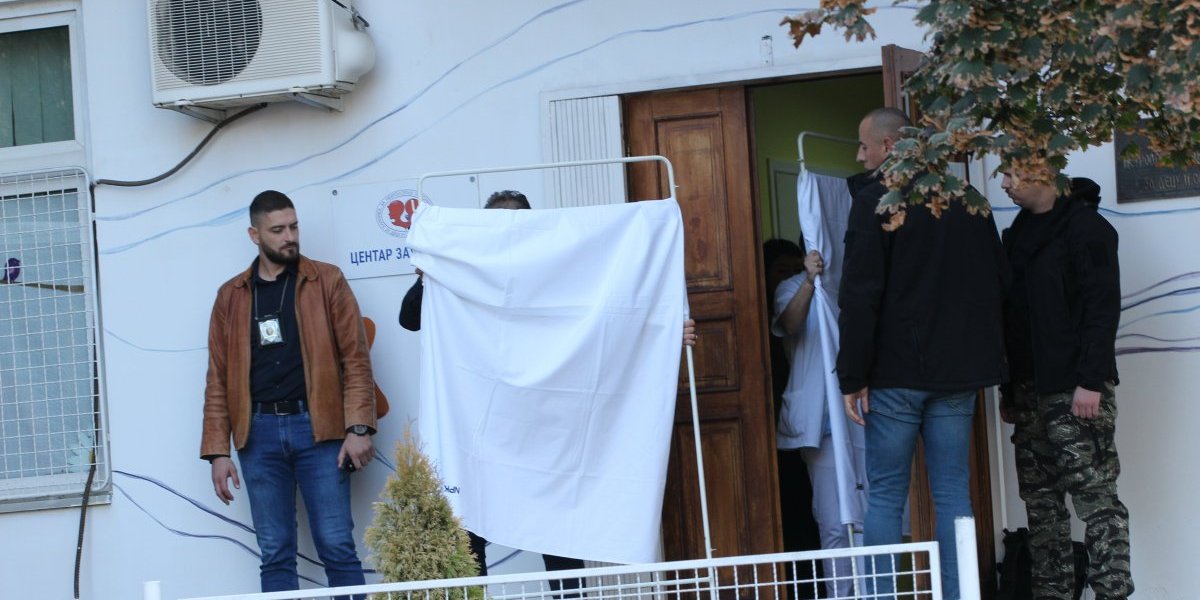 Izvođenje dečaka ubice iz Klinike  za neurologiju i psihijatriju za decu i omladinu