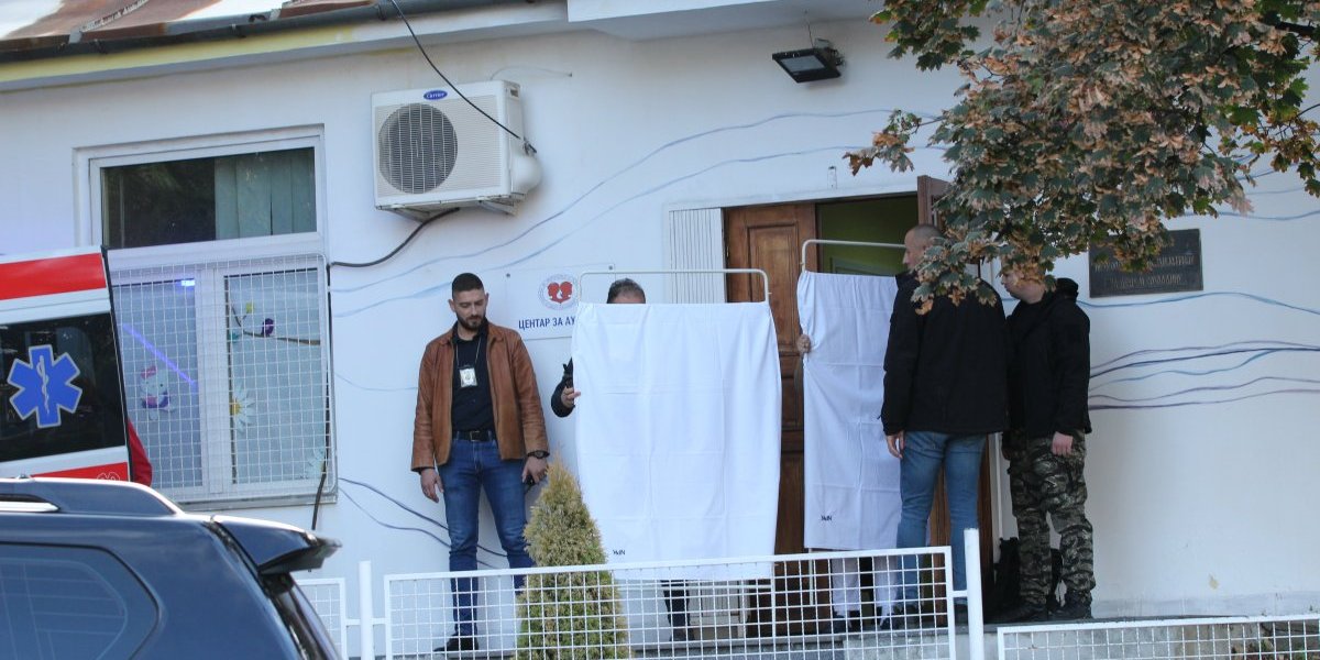Izvođenje dečaka ubice iz Klinike  za neurologiju i psihijatriju za decu i omladinu