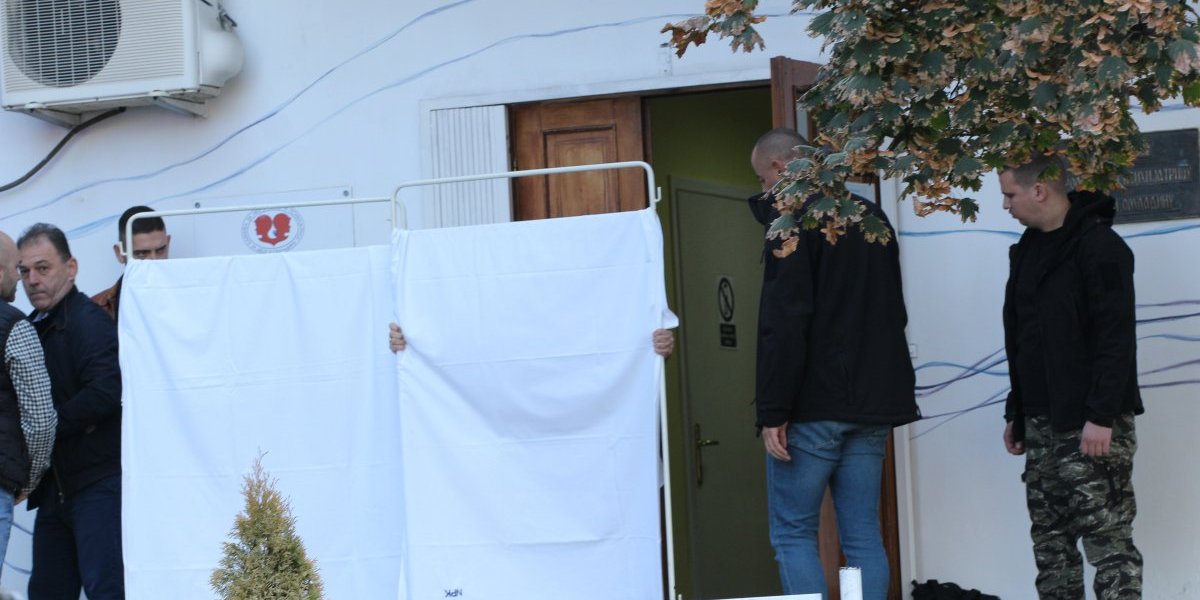 Izvođenje dečaka ubice iz Klinike  za neurologiju i psihijatriju za decu i omladinu