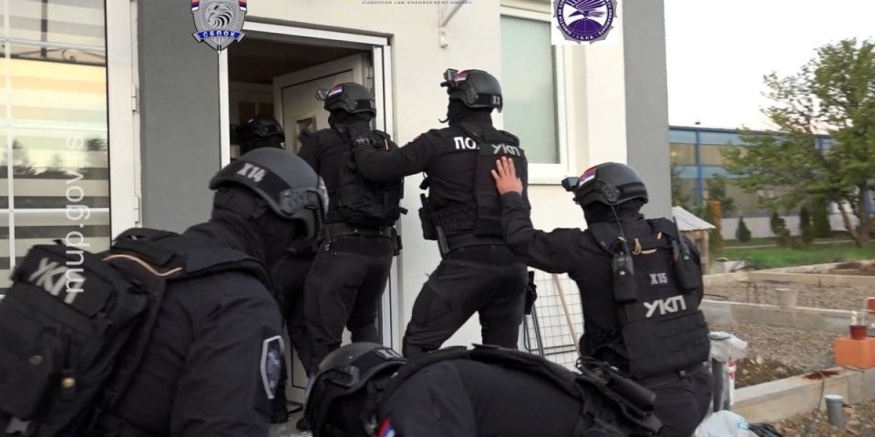 "Prao" pare preko majke i tašte: Zgrnuo milione kroz prevaru, a sad u bekstvu