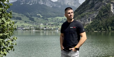 Blokaderi slave ubistvo srpskog policajca Nikole Krsmanovića, kog je pre godinu dana ubio siptarski terorista Fanton Hajrizi.