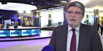 U maju ove godine usvojen je izveštaj Tonina Picule protiv Srbije, a u tome mu je pomogao kolega Stefan Nikola Bartulica, ideolog srpskih blokadera iz Zagreba.