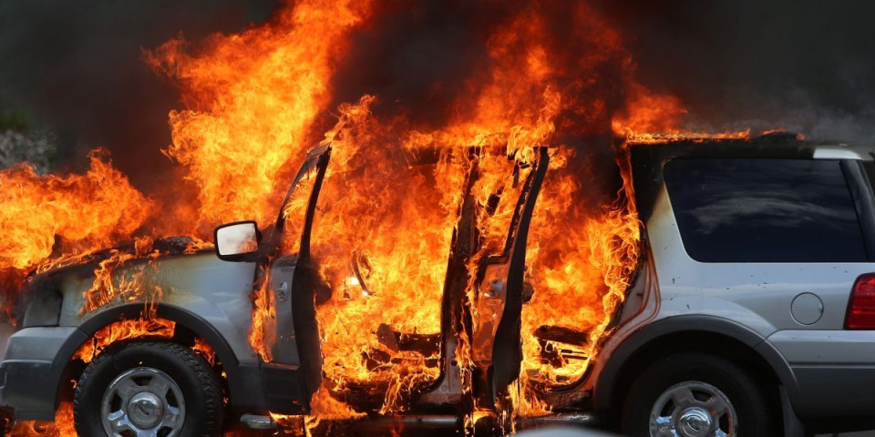 Požar na Divčibarama: Putnici jedva spasili živu glavu