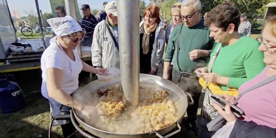 (VIDEO) Ko nije došao, neka požuri! Ima sarme za sve!