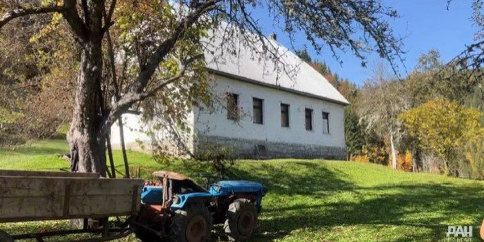 Ubica se popeo na blokove i pucao u sestru i brata: Na kući vidljivi tragovi užasnog zločina (VIDEO)