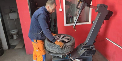 Od 1. novembra, pa sve do 1. aprila obavezna je upotreba zimskih guma, a cene ove usluge skočile su oko 8 odsto.