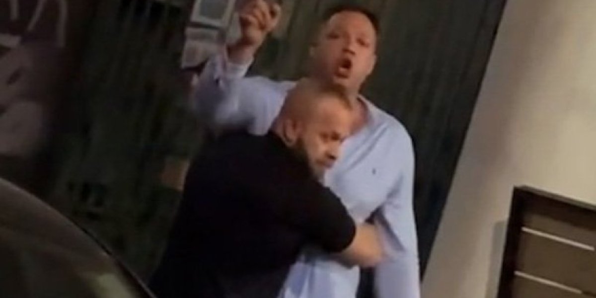 Lice ka zemlji, ruke iza leđa... Čuveni blokader završio sa lisicama