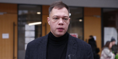 Petar Đurić, nazovi lider nazovi pokreta Ćale, ovo je za tebe, osvedočeni narkoman i blokader sa dna kace nacrtao je metu na čelu predsedniku Srbije Aleksandru Vučiću.