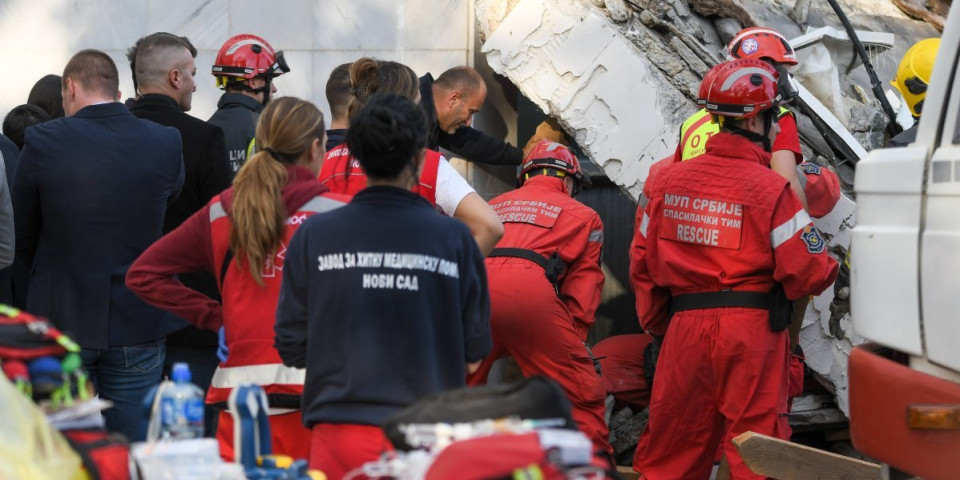 Vrisci, jauci, plač! Očevidac tragedije u Novom Sadu ispričao jezive detalje: Video sam čoveka i ženu, a onda su bili pod betonom!