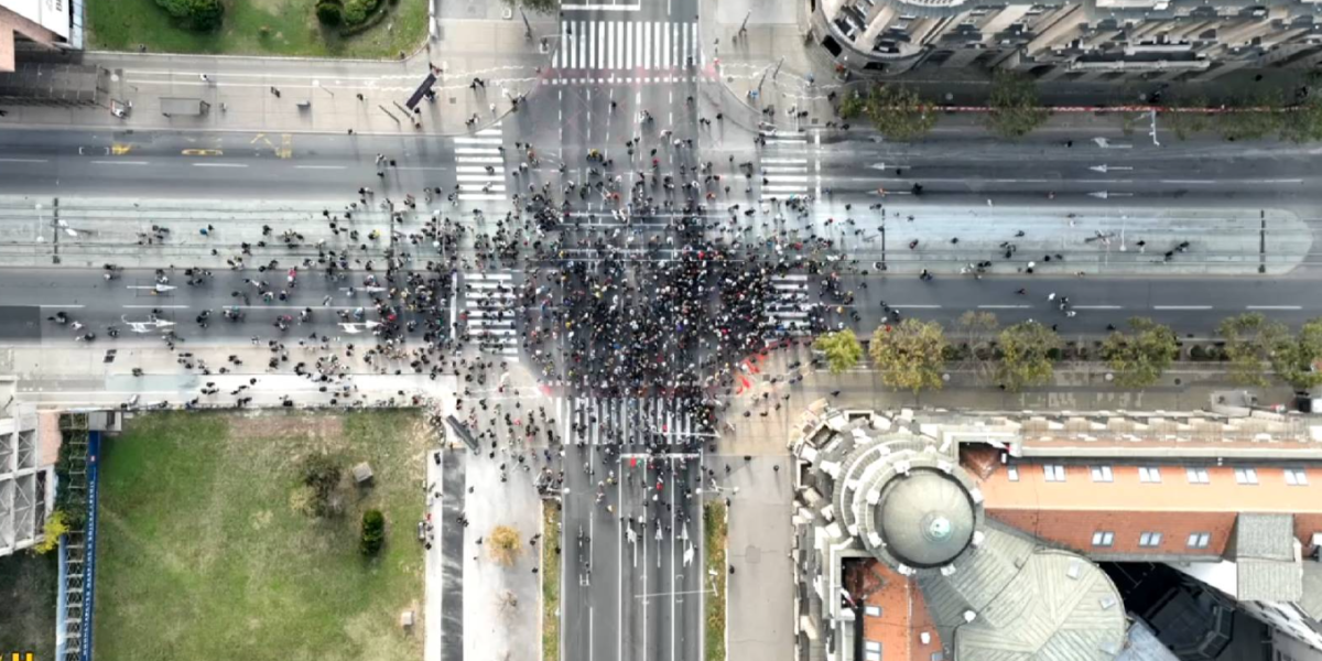 Propalo im lešinarenje! Opozicija ponovo koristi mrtve u političke svrhe: Organizovali protest, pa doživeli debakl! (FOTO)