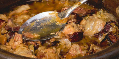 Kupus sa slaninicom, baš onako kako su ga naše bake pravile jednostavno, mirisno i jako ukusno.