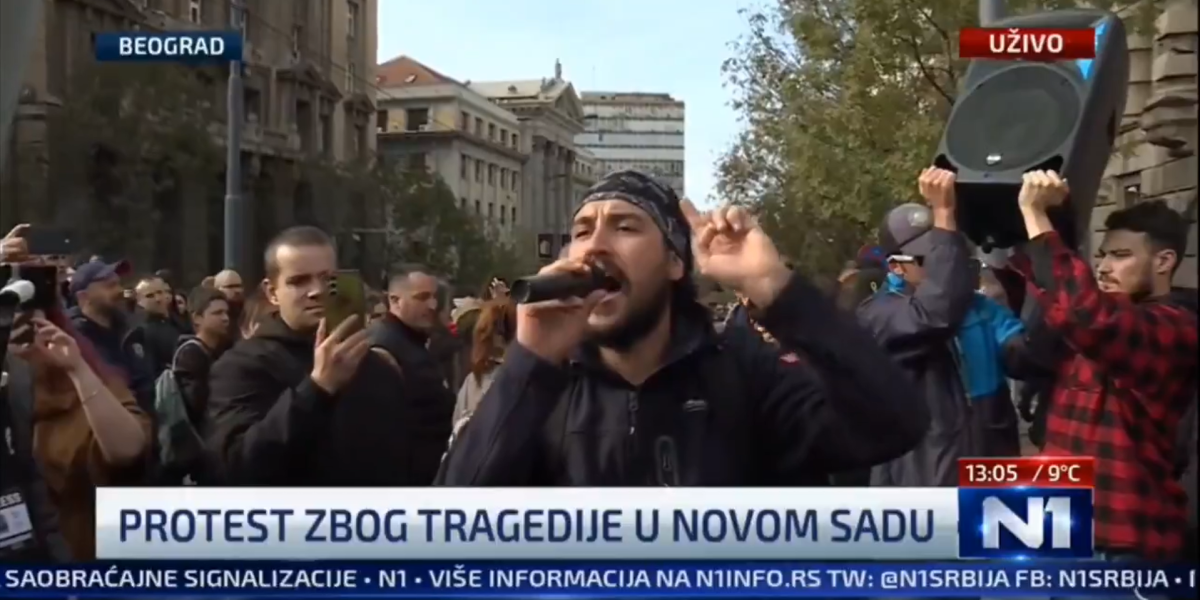 Skandalozno! Đilasovac preti policiji: U utorak ćete imati mnogo veći protest u Novom Sadu, razmislite kome kući treba da se vratite (VIDEO)