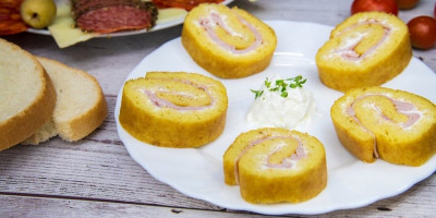 Rolat sa šunkom brzo je i jednostavno rešenje za ukusno predjelo, a uz lako prilagodljivo punjenje, savršen je za svaki ukus.