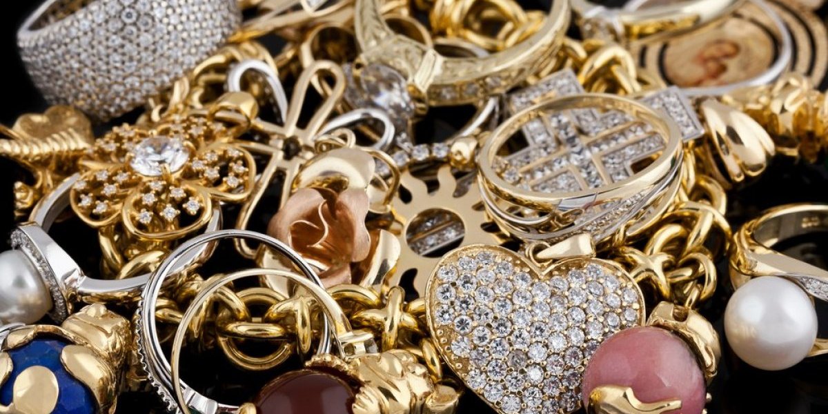 Ovo sredstvo čisti srebrni i zlatni nakit kao od šale: Rešava oksidaciju i skida naslage, zasijaće opet starim sjajem