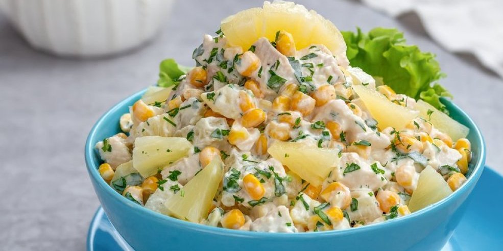 Salata sa kukuruzom i piletinom! Toliko je lagana, a ukusna da će vam svi tražiti recept