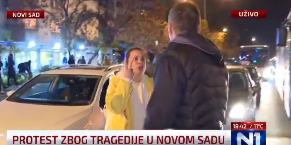 NIŠTA IM NIJE SVETO! Nasilnici u Novom Sadu maltretiraju majku sa decom! (VIDEO)