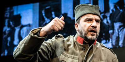 I dalje se prepričava reakcija Nenada Jezdića od prošle godine nakon predstave "Knjiga o Milutinu" kada je publici očitao lekciju o pozorišnom bontonu.