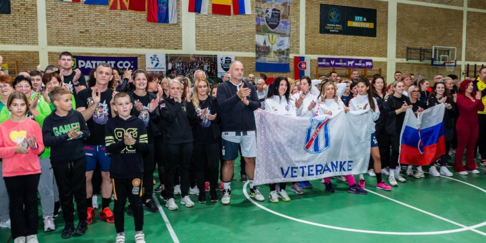 Gradonačelnik Stevan Bakić otvorio Međunarodni rukometni turnir za veterane i veteranke „Trofej Subotice 2024“!