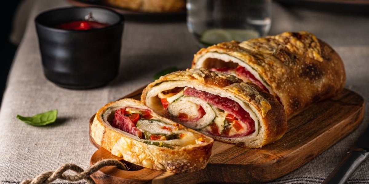 Recept za slani slavski rolat! Ukusna kombinacija pršute, sira i spanaća