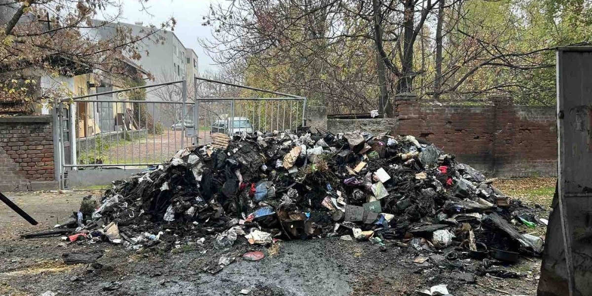 Ovako sad izgleda buvljak ispod nadvožnjaka  