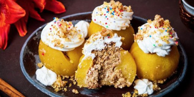 Tufahije su jednostavne za pripremu, nije potrebno uključivati rernu, a zbog blagog ukusa idealne su kao lagani desert posle obroka pogotovo u danima posta.