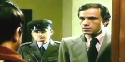 Mnogi ne znaju da je glumac Mirko Babić, koji tumači čuveni lik Dragojla u "Selo gori, a baba se češlja", na početku karijere ostvario ulogu u još jednoj veoma popularnoj televizijskoj seriji, koju svi i danas rado gledaju.