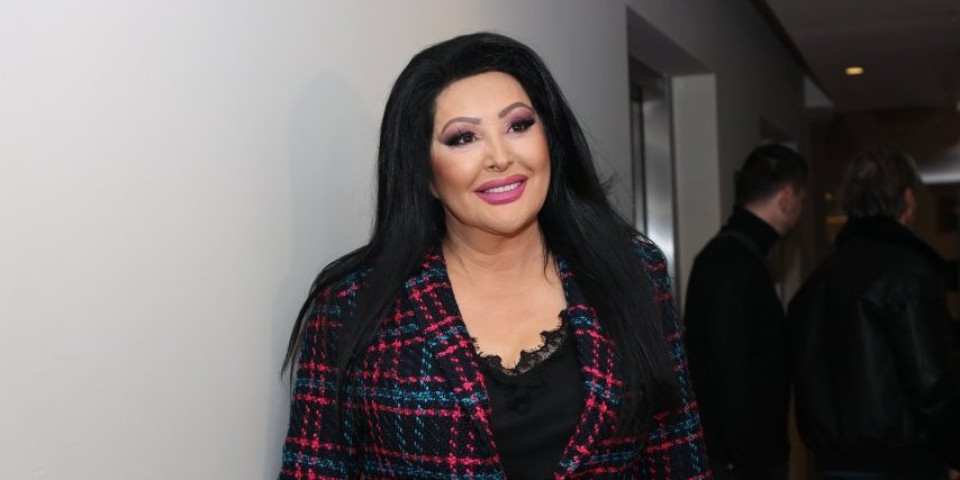 Cure informacije iz dvorca u Beču! Pevač izašao sa džakovima para - Dragana odrešila kesu