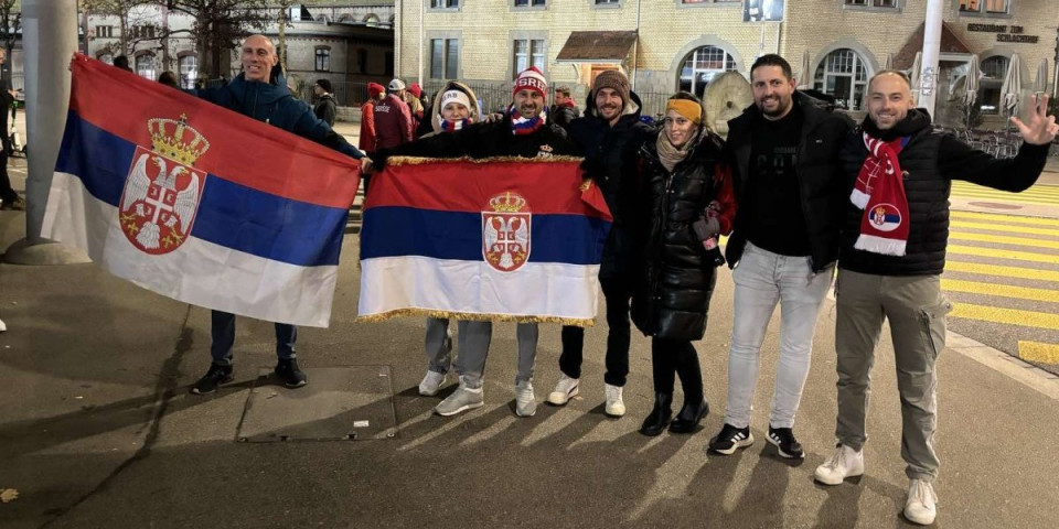 Srpski navijači okupirali ulice Ciriha! Grmi "Kosovo je srce Srbije" (VIDEO)