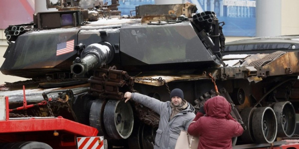 (VIDEO) Zapad ih poslao Rusi ih odneli! Kraj je blizu nestaje ljudi i tehnike u povlačenju ostavljeno sve!