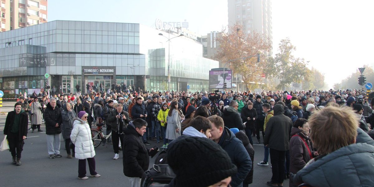 Nastavlja se maltretiranje građana Srbije! Opozicija ponovo poziva na protest u Novom Sadu! (FOTO)