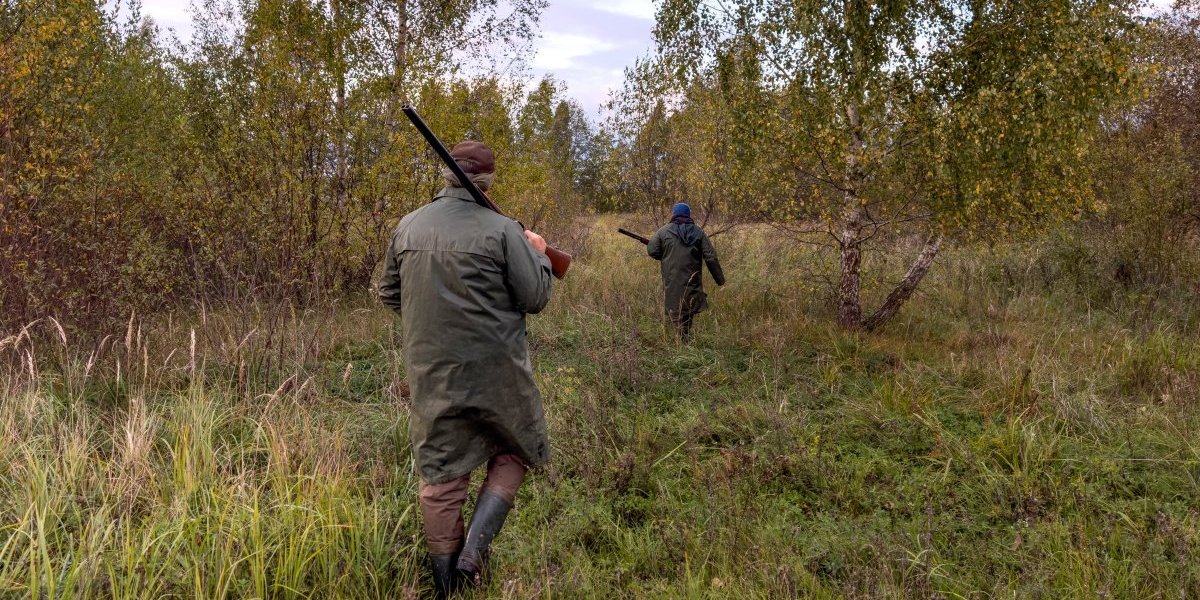 (UZNEMIRUJUĆI FOTO) Astor je završio u lokvi krvi nedaleko od svoje kuće! Slučaj ubijenog psa digao građane na noge!