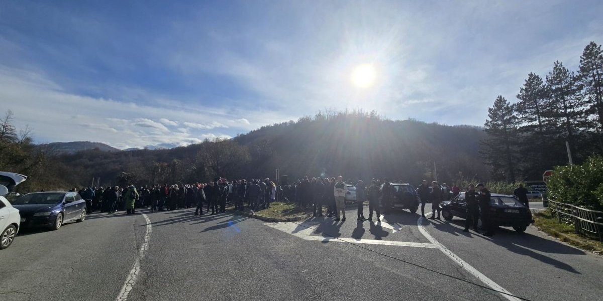 Protest meštana kod Sokolca