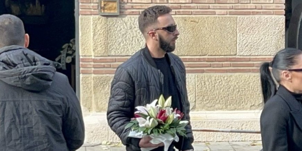 "Anksiozni napad sam imao..." Voditelj ispričao detalj sa sahrane oca Kije Kockar - Ovo niste videli na TV