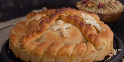U ponedeljak proslavljamo Svetu Petku, svetiteljku koja se posebno poštuje kao zaštitnica žena i dece, a mnoge domaćice se trude da je proslave na najbolji mogući način.