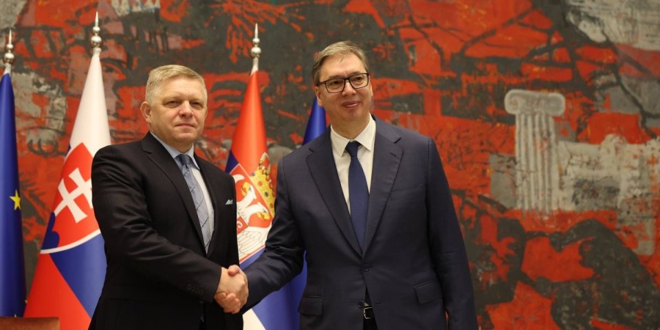 Vučić se sastao sa Ficom u Pekingu (FOTO)