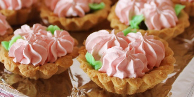 Iako na prvi pogled deluju kao slatkiš, posne korpice mogu biti pravo kulinarsko iznenađenje kada se napune slanom, ukusnom ribljom paštetom.