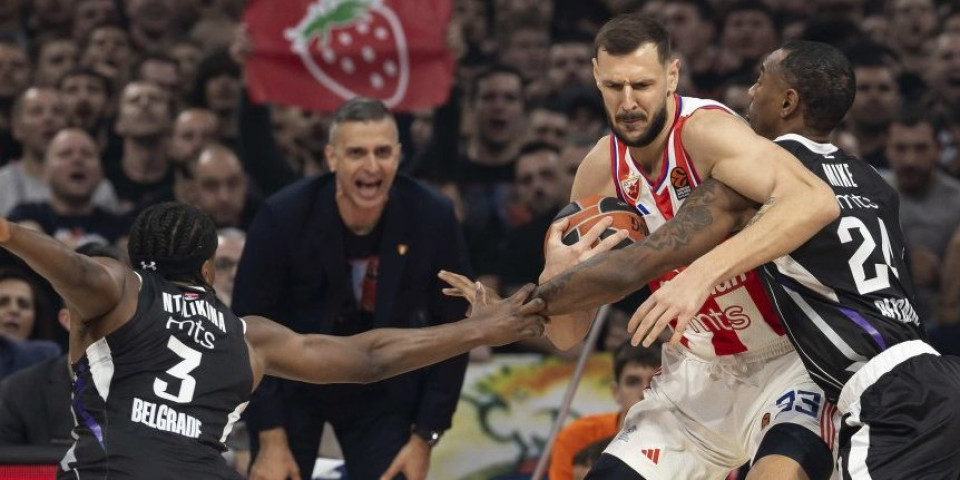 Poluvreme u Areni! Partizan vodi u evroligaškom derbiju, Džons i Petrušev nose "večite"! (VIDEO)