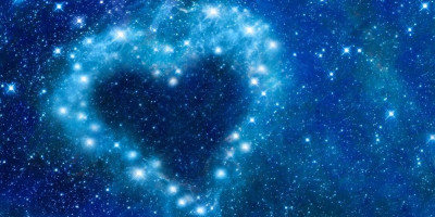 Retrogradni Merkur podseća na stare priče, dok Venera u Škorpiji donosi strast, flert i neodoljive poglede koji pale maštu.