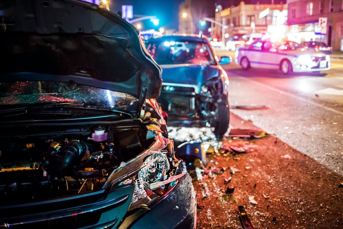 Pokosio četvoricu automobilom, pa im držao pištolj na glavi dok su krvarili na ulici: A onda naterao majku da uradi ovo