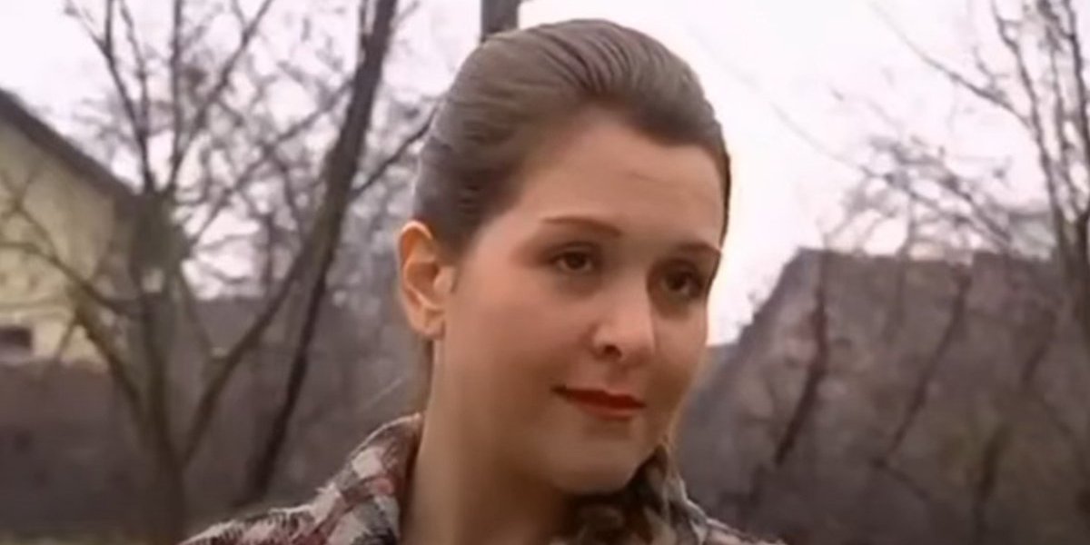 Petrojka izbacila bujno poprsje: Glumica se u kupaćem pohvalila prirodnim peticama (FOTO)